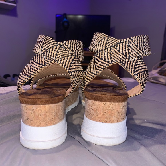 Altar’d State Platform Sandals Size 7.5 - Picture 4 of 4